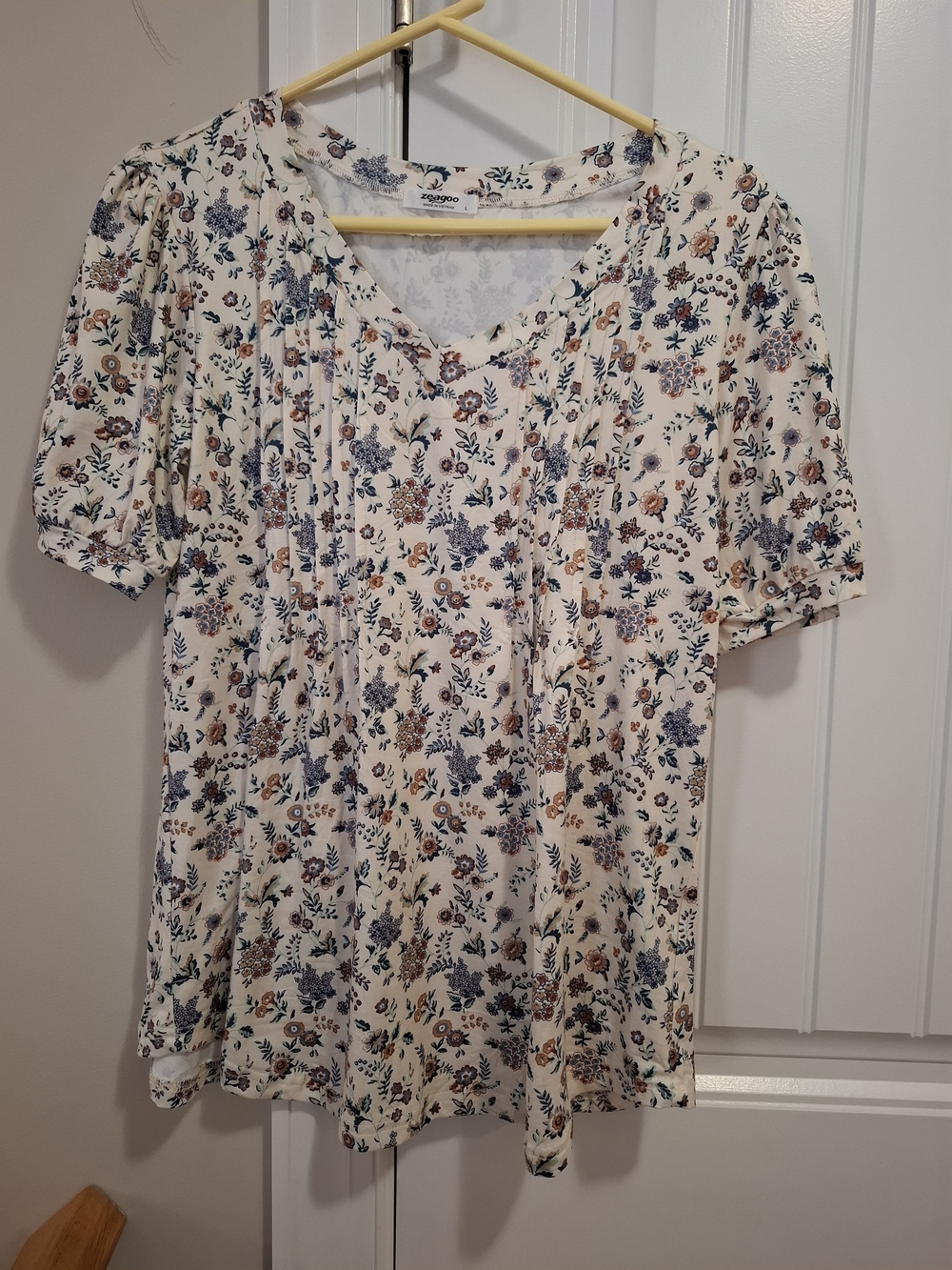 zeagoo Cream Floral V-Neck Blouse with Blue and Tan Accents